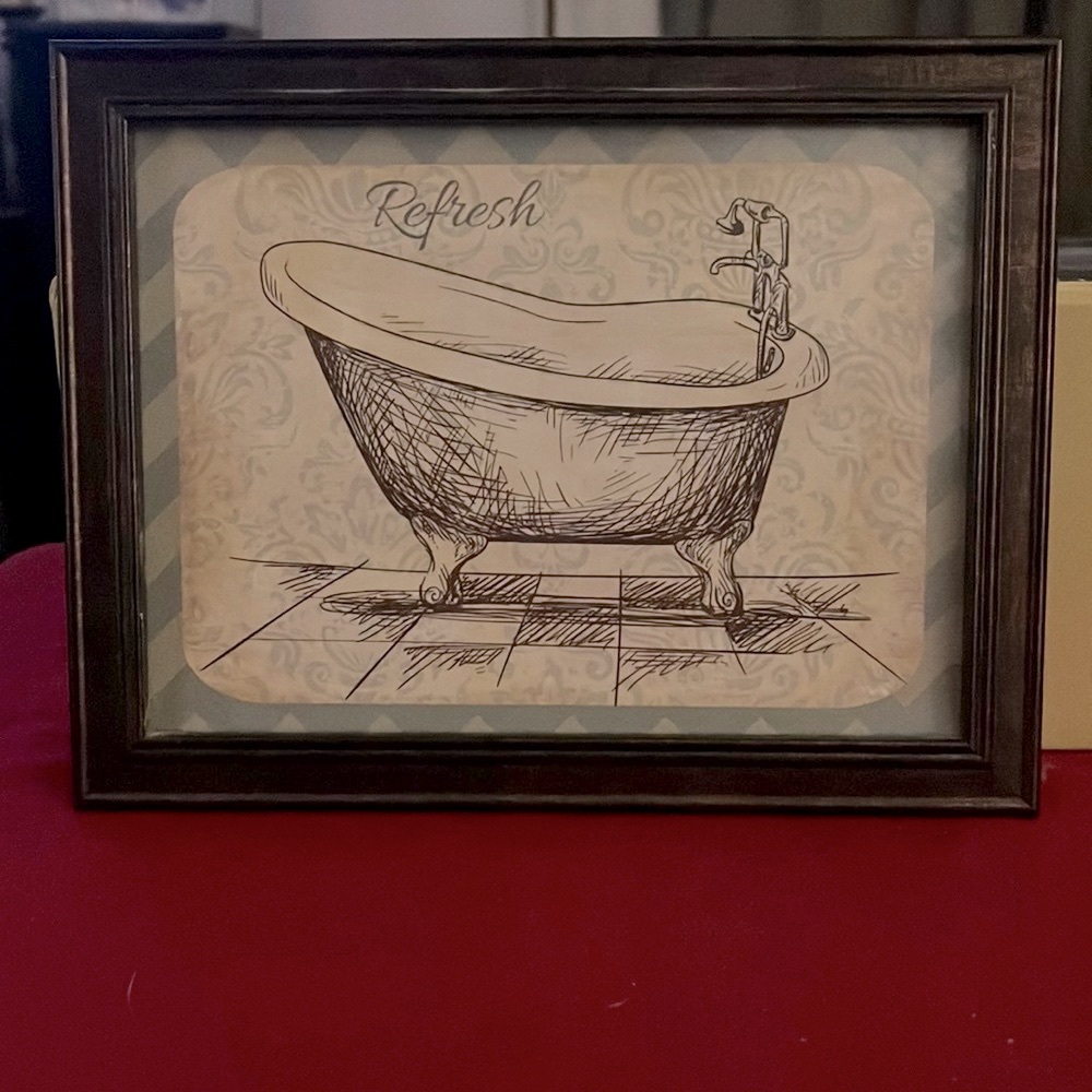 Bathroom decoration for your wall’s. This is is a set of 2 pictures